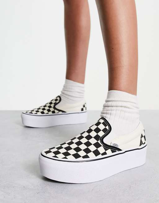 Vans Classic Baskets enfiler avec motif damier et semelle plateforme Noir et blanc