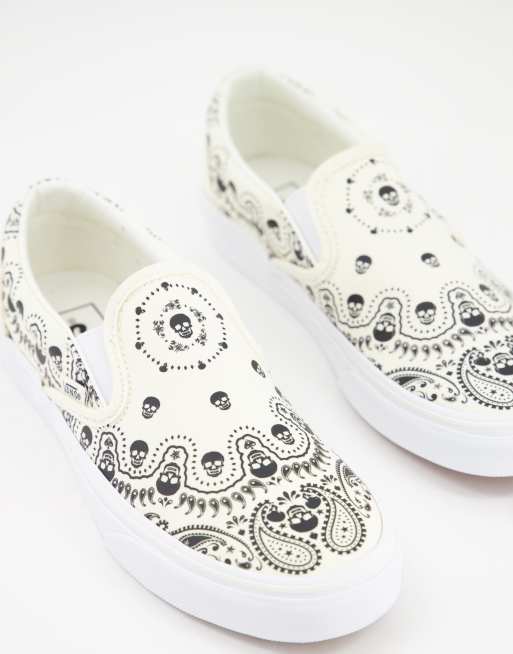 Vans Classic – Białe wsuwane buty sportowe ze wzorem bandany