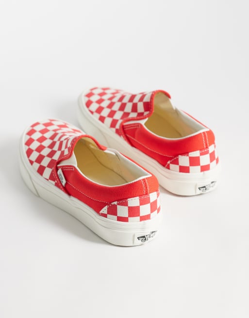 Vans Classic checkerboard Slip-On sneakers in rood en wit, 2 van 5