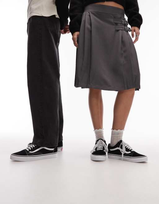 Vans Classic Old Skool sneakers in black and white , 3 of 5