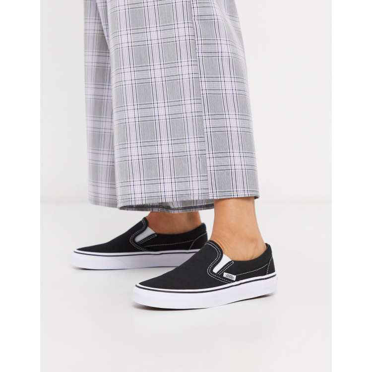 Vans classic slip 2025 on black sneakers