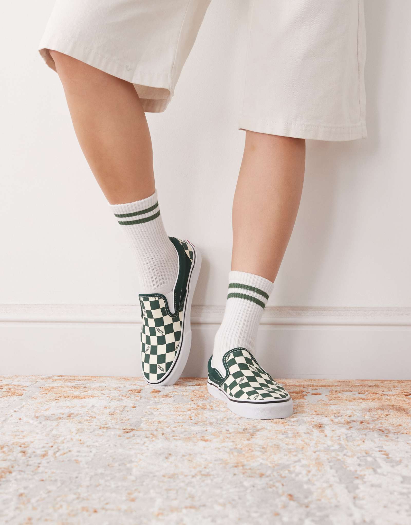 Классические кроссовки Vans без шнуровки в шахматном порядке зеленого цвета