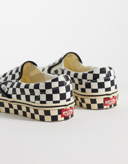 Vans Classic slip-on sneakers a scacchiera nera e bianca, 2 di 5