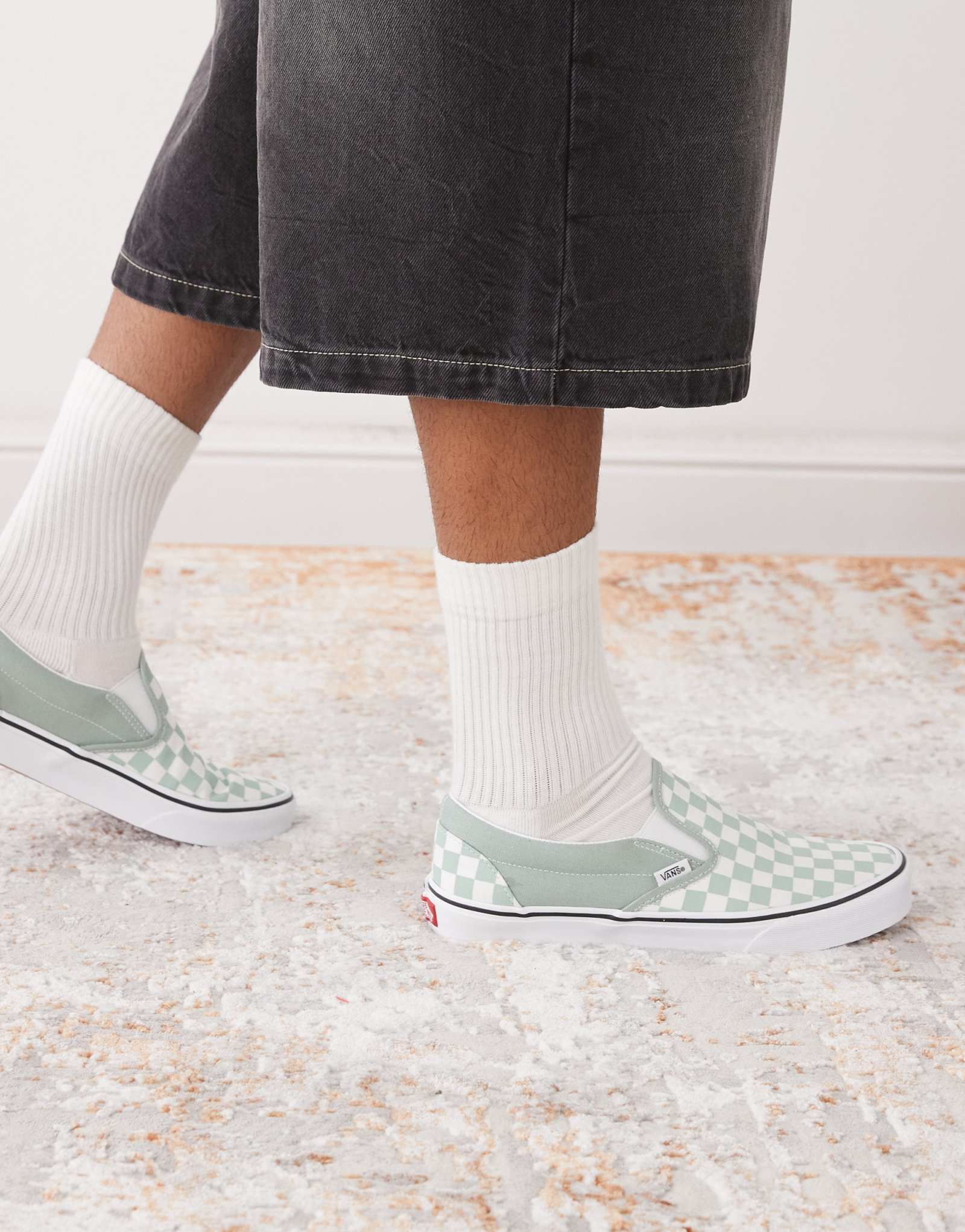 Классические кроссовки-слипоны Vans темно-зеленого цвета