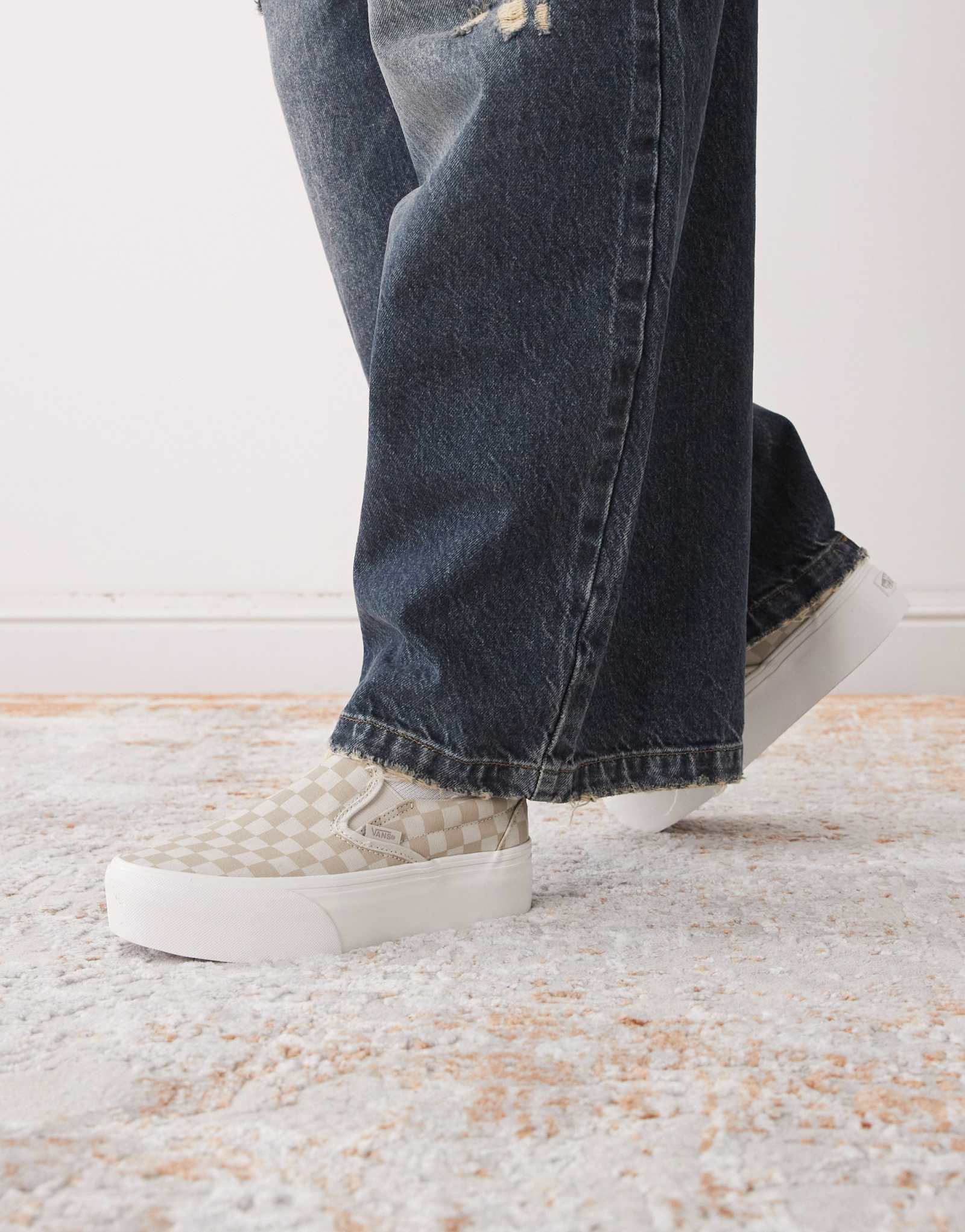 Классические кроссовки Vans Stackform в шахматном порядке без застежки бежевого цвета