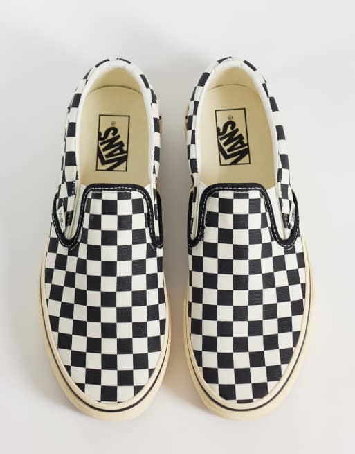Vans Classic Slip-on trainers in black and white checkerboard, 3 of 5