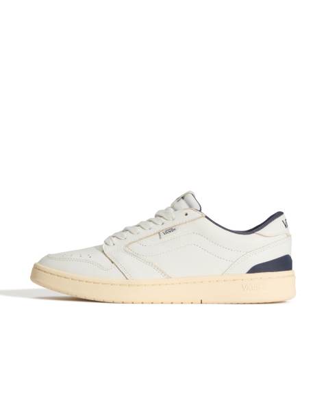 Vans Court Low Sneaker in Weiß - view 1