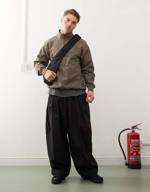 Vans – Fleece-Sweatshirt in Mittelbraun mit kurzem Reißverschluss und Schriftzug, 2 von 4