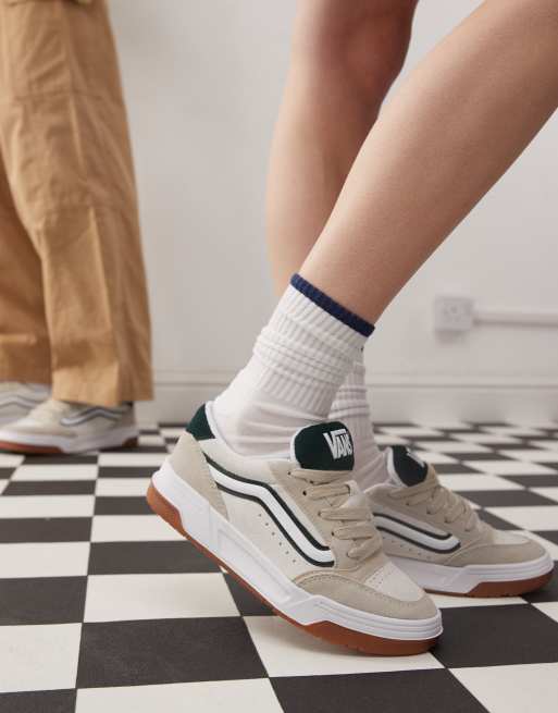 Vans Hylane Baskets chunky en daim avec détail vert Beige ASOS