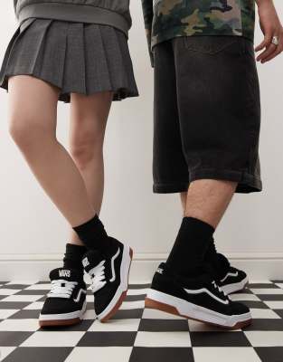 Vans - Hylane - Baskets chunky en daim avec semelle en caoutchouc - Noir et blanc
