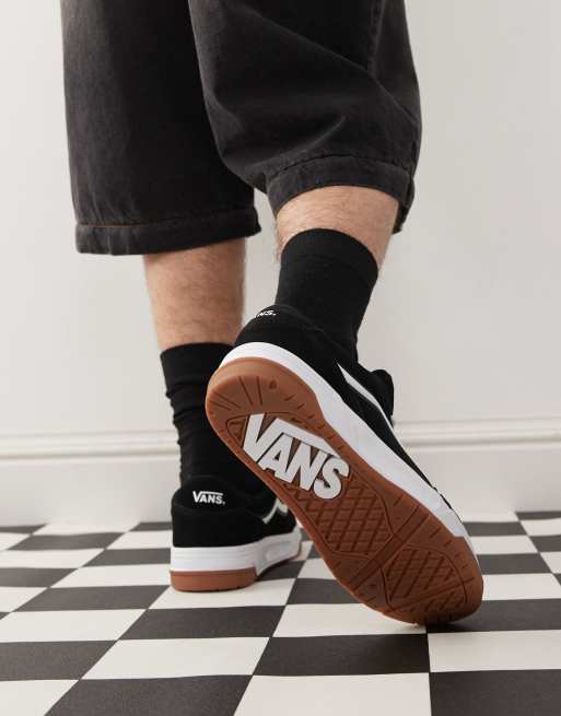 Vans – Hylane – Robuste Sneaker aus Wildleder in Schwarz und Weiß mit Gummisohlen-Detail