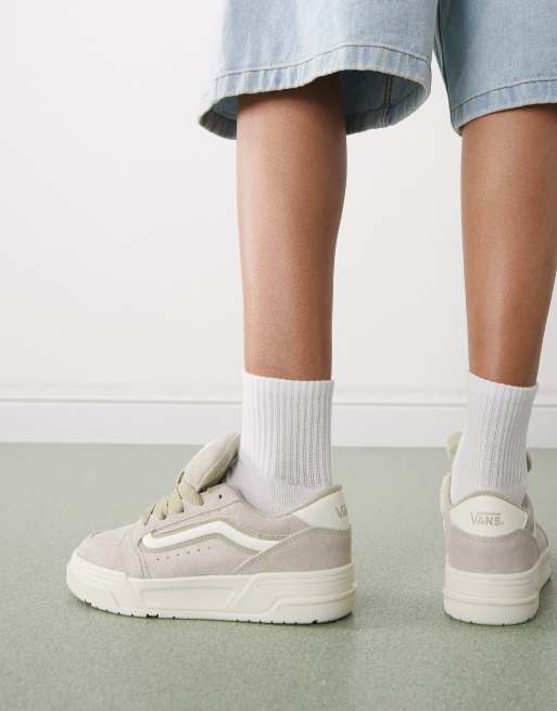 Vans Hylane chunky suede trainers in light tan, 3 of 5