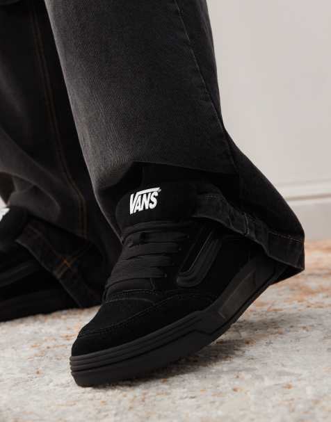 Vans – Hylane – Sneaker aus Wildleder in dreifachem Schwarz mit dicker Sohle - view 1