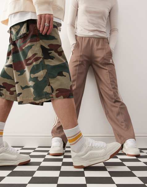 Vans – Hylane – Sneaker aus Wildleder in Wollweiß mit dicker Sohle - view 1