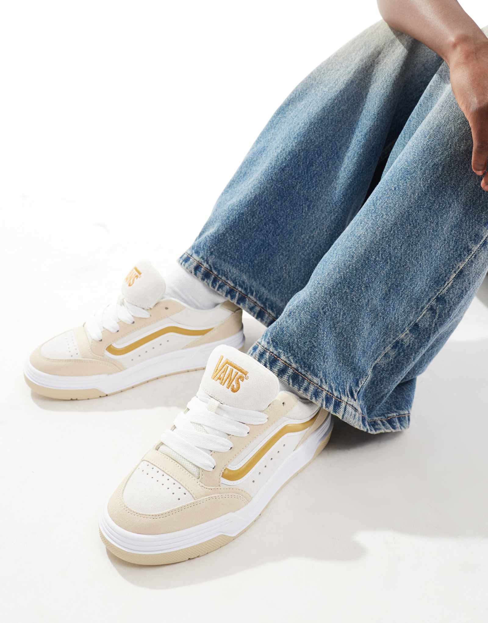 Кеды Vans Hylane в золотом и кремовом цветах