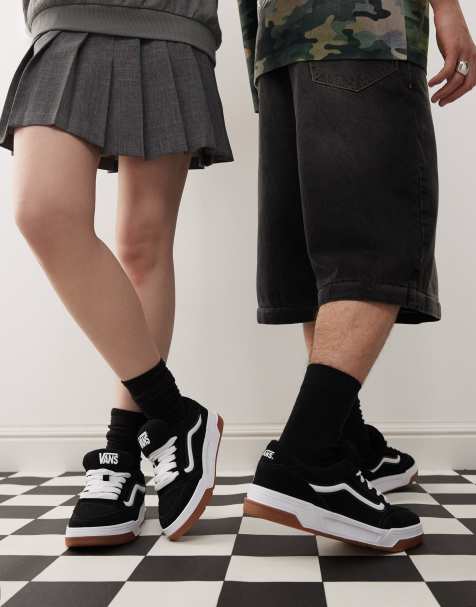 Vans - Hylane - Suède sneakers met dikke zool met rubberen detail in zwart en wit - view 1