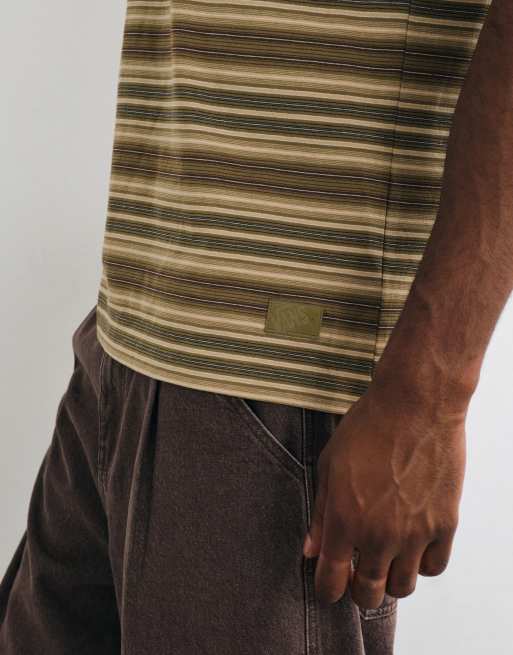 Vans - Jersey holgado de manga corta con cuello y puños a rayas en marrón medio, 5 de 5