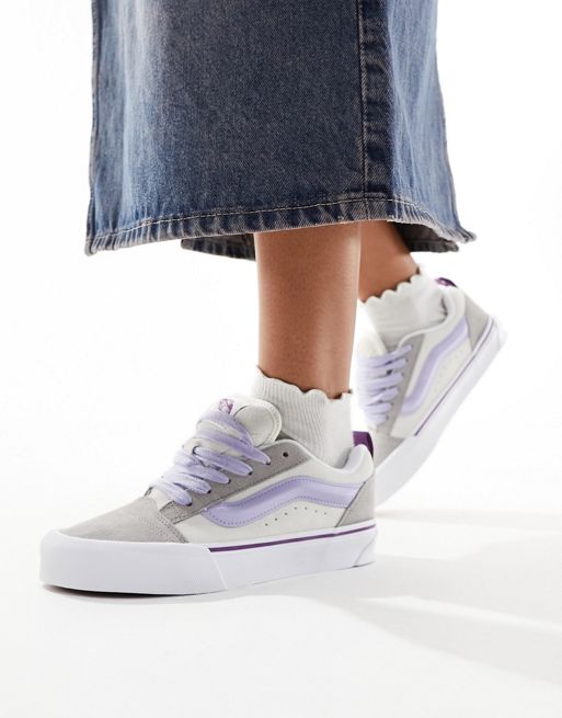 Vans – Knu Skool – Biało-szare buty sportowe z fioletowymi sznurówkami