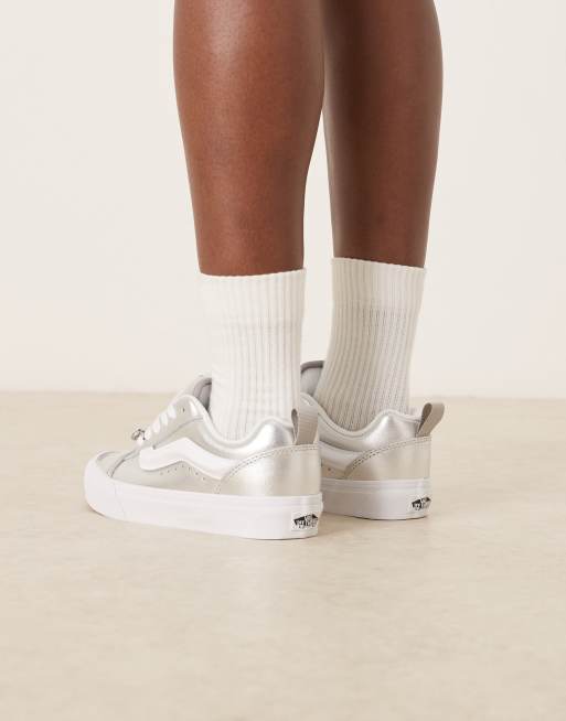 Vans – Knu Skool – Leder-Sneaker in Metallic-Silber, 4 von 5