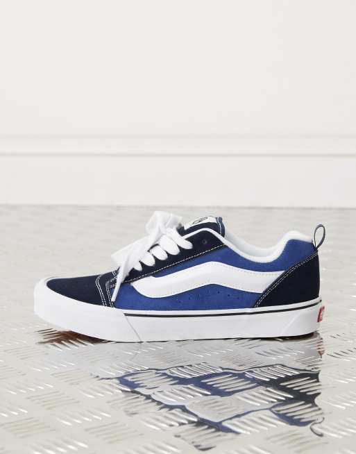 Vans – Knu Skool – Marinblå och vita, grova sneakers, 2 av 5