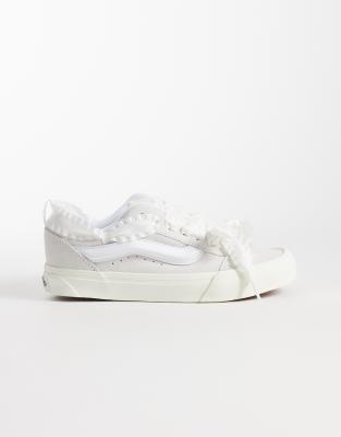 Knu Skool - Sneaker in Weiß mit Spitzendetails Weiß 36.5