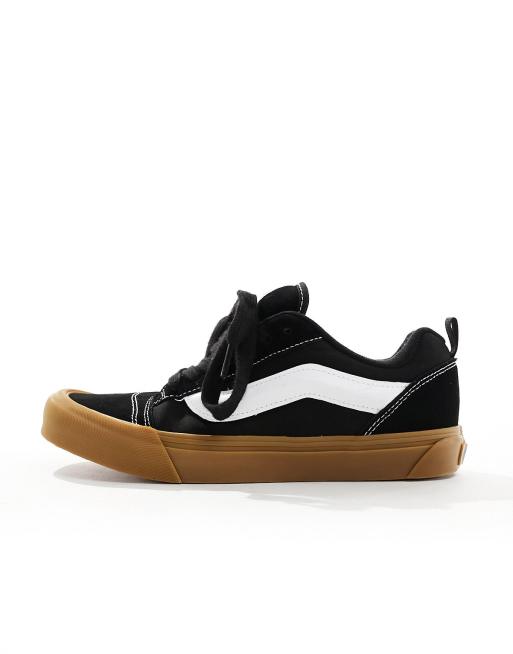 Vans Knu Skool sneakers in black and gum, 2 of 5