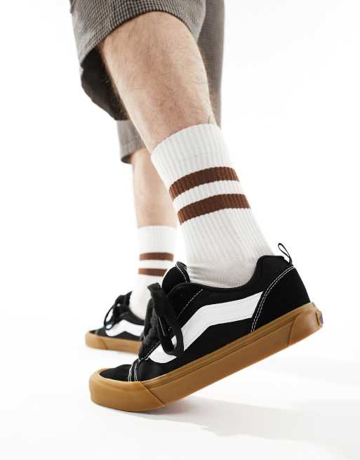 Vans Knu Skool sneakers in black and gum, 3 of 5