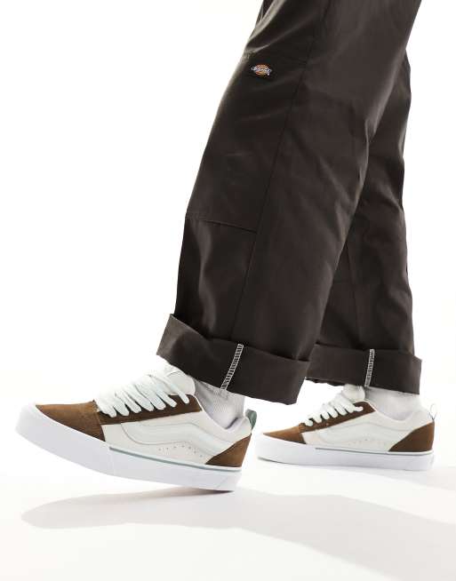 Vans - Knu Skool - Sneakers in gebroken wit en bruin