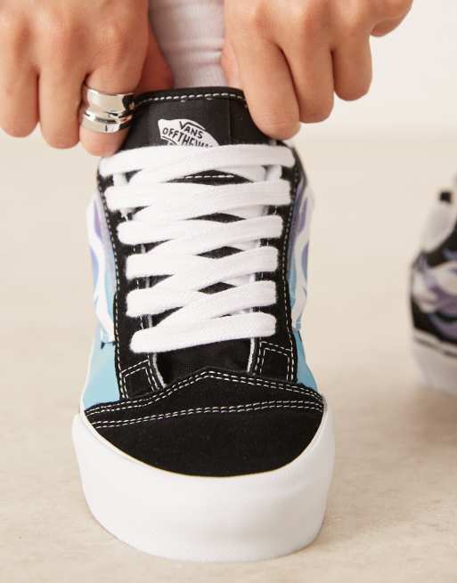 Vans - Knu Skool - Sneakers in zwart en wit met blauwe vlam aan dezijkant, 3 van 5