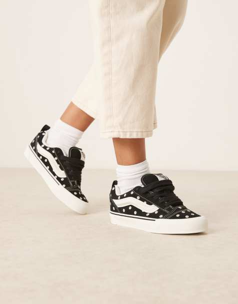 Vans - Knu Skool - Sneakers nere con dettagli floreali ricamati - view 1