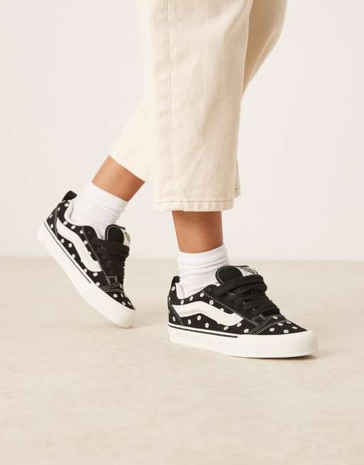 Vans - Knu Skool - Sneakers nere con dettagli floreali ricamati