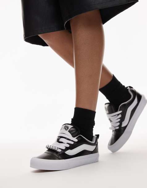 Vans – Knu Skool – Svarta och vita sneakers i läder med metallisk detalj - view 1
