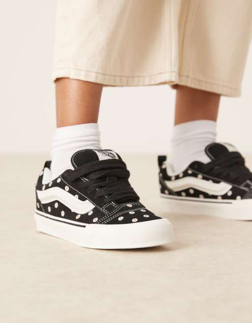 Vans – Knu Skool – Svarta sneakers med blombroderi, 5 av 5