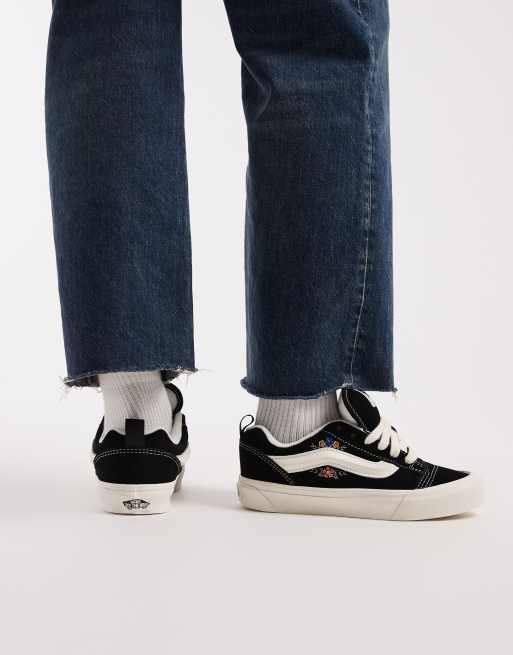 Vans Knu skool trainers in black floral, 3 of 5