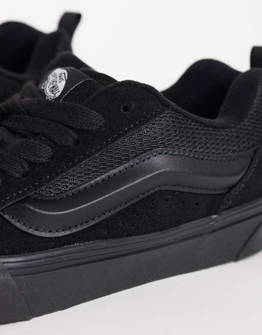 Vans – Knu Skool – Trippelsvarta, grova sneakers, 4 av 5