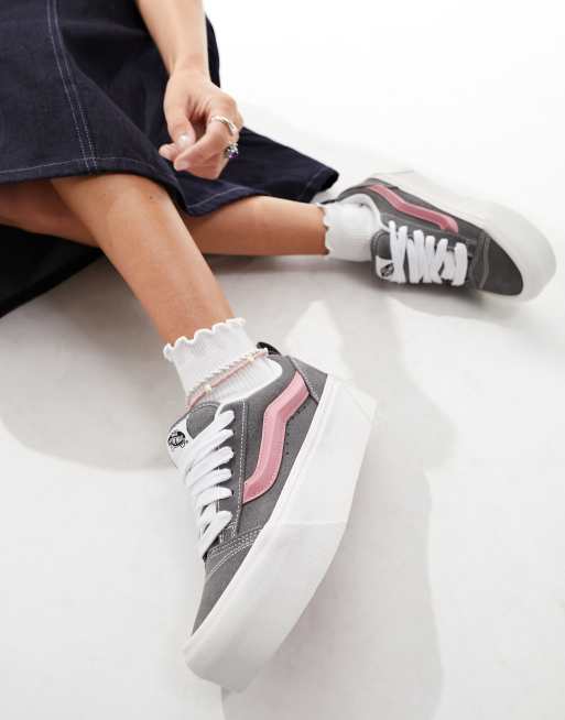 Vans - Knu Stack - Sneakers in donkergrijs en roze