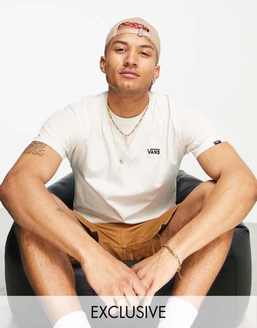 Vans – Krämfärgad t-shirt med liten logga, endast hos ASOS