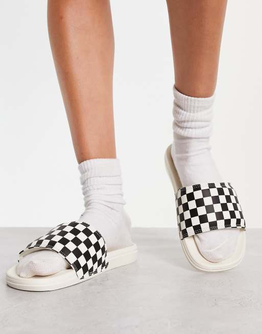 Ik heb een Engelse les Reflectie Slordig Vans La Costa logo sliders in off white checkerboard | ASOS