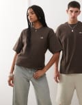[Vans] Vans left chest logo oversized t-shirt in dark brown - Exclusive to ASOS L Dark brown