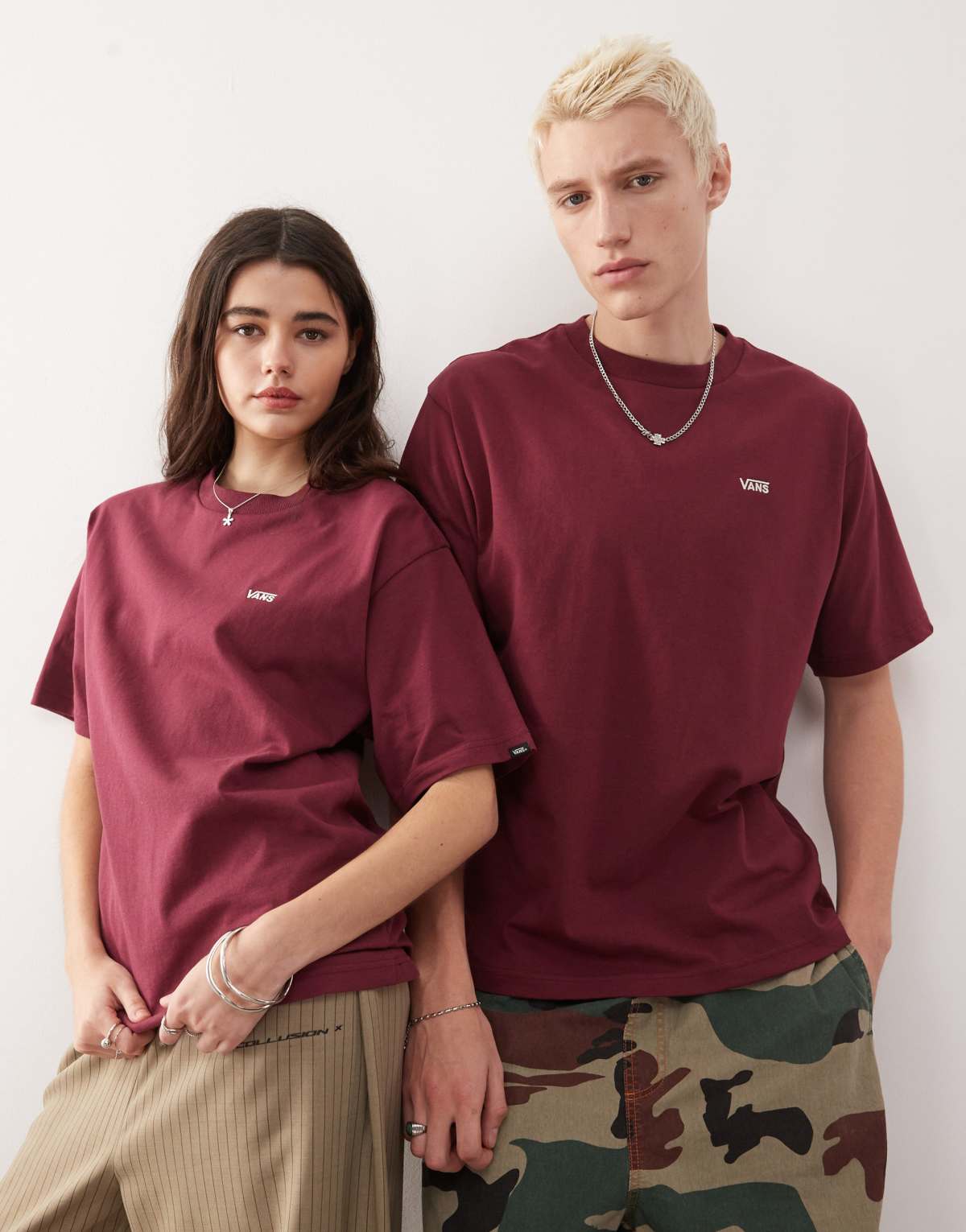 Vans left chest logo t-shirt in burgundy - Exclusive to ASOS