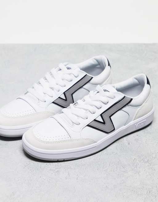 Vans Lowland sneakers in white with grey side stripe | el producto