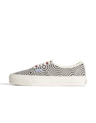  Lx authentic 44 sneakers - black 