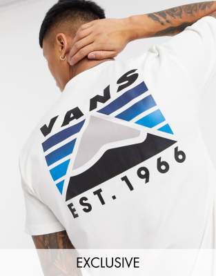 Vans - Mountain - T-Shirt in Cremeweiß mit Rückenprint, exklusiv bei ASOS