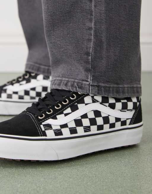 Vans Mte old skool insulated trainers in black/white checker, 3 of 5