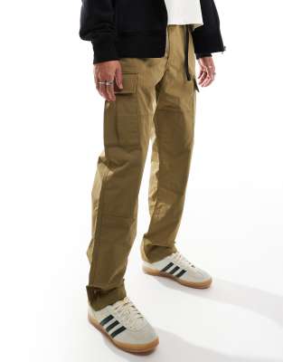 Vans MTE service loose fit cargo trousers in khaki-Green