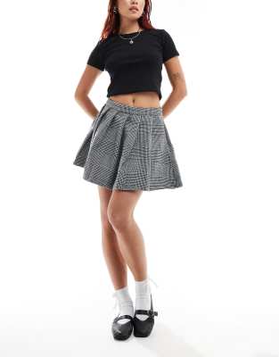 nina plaid mini skirt in black