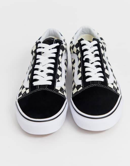 Vans Old Skool checkerboard plimsolls in black, 2 of 4