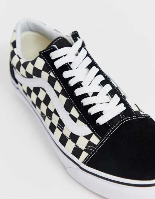Vans Old Skool checkerboard plimsolls in black, 3 of 4