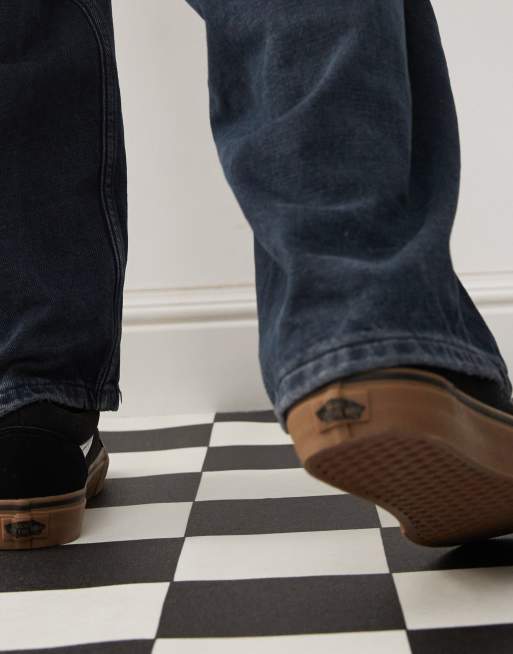 Black and white shop vans gum sole