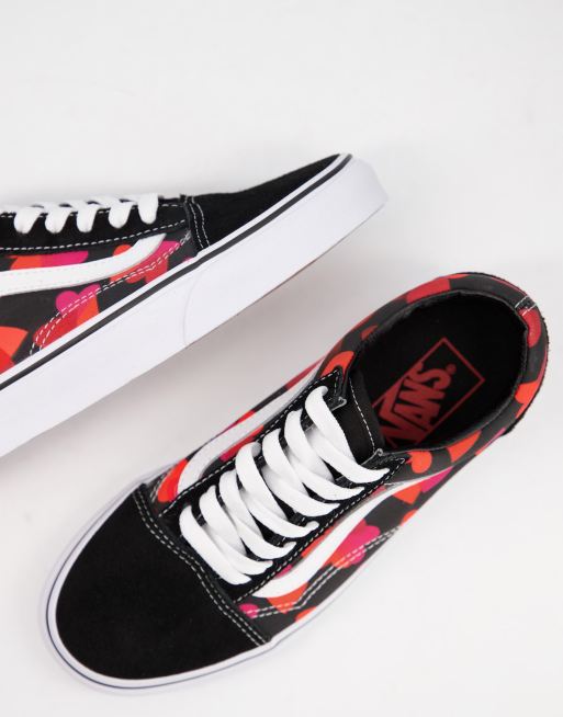 Black and pink store vans with hearts